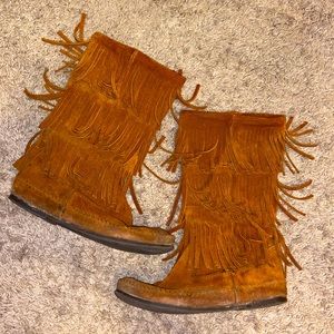 Minnetonka women’s 3 layer fringe boot